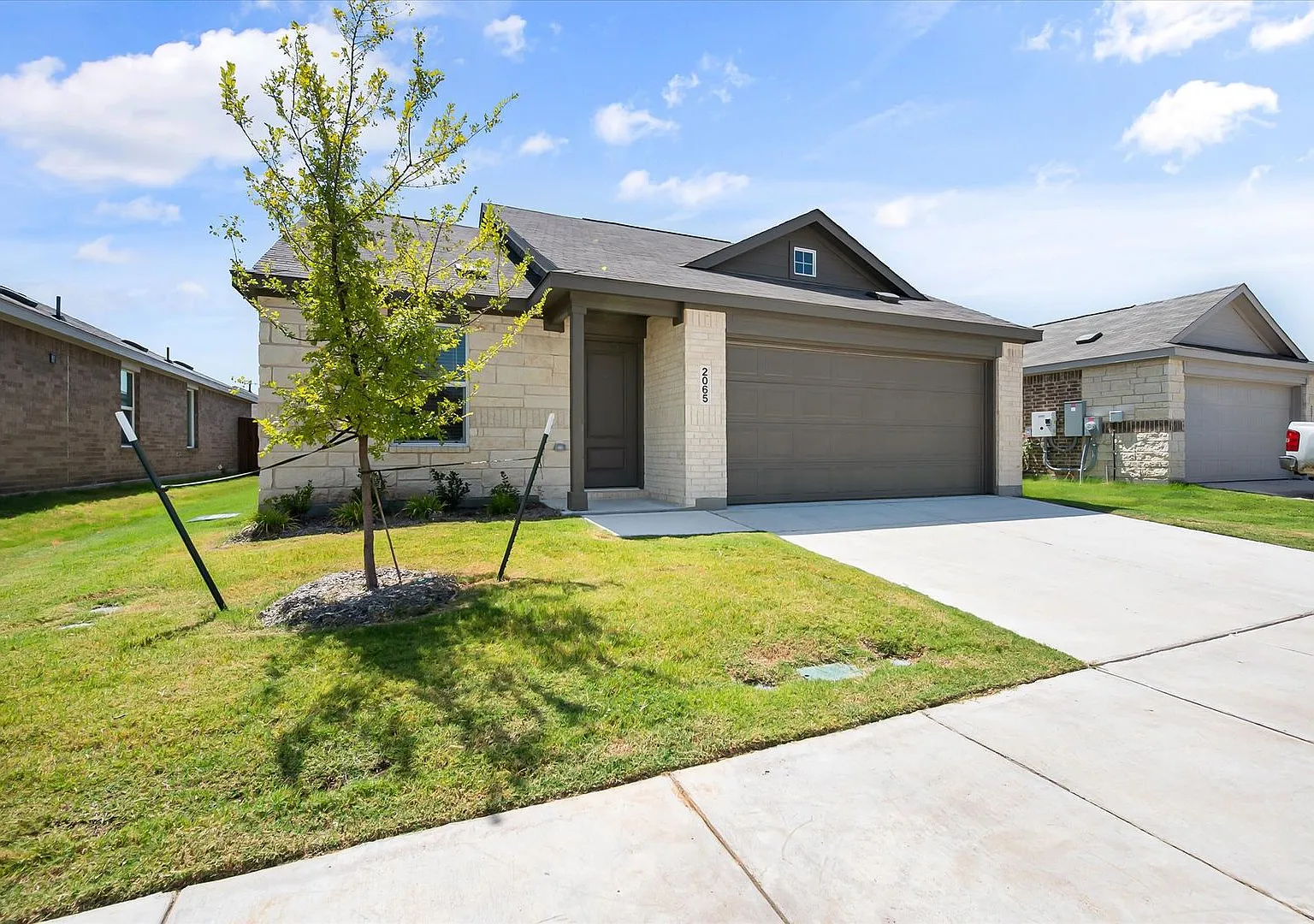 Brand New Ennis — Photo 3