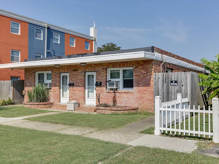 This Is The Perfect 1BR/1BA Beach Apartment Only Two Block From The Atlantic Ocean! — Photo 4