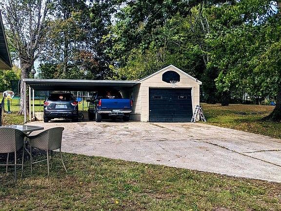 2nd image of 207 Hickory Dr