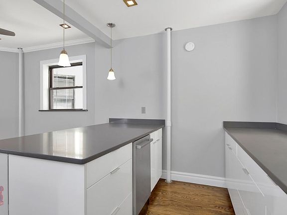 3rd image of 219 E 23rd St #78