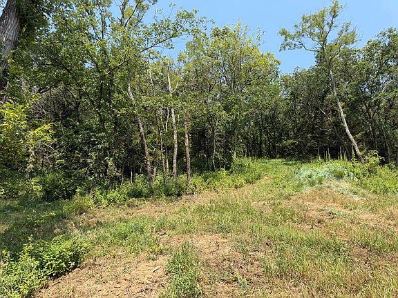 2nd image of 2298 Bluff Rd