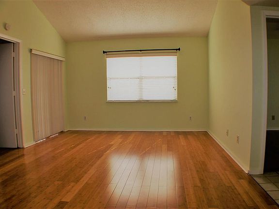 3rd image of 1606 SE Green Acres Cir APT S201