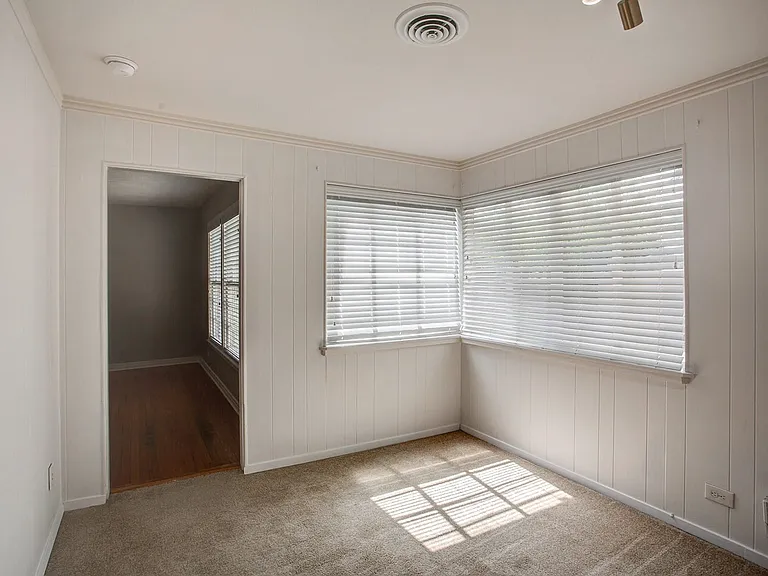 3233 Colgate Ave — Photo 10