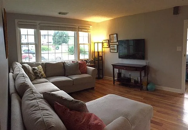 3 bed, 1254 sqft, $3,150 — Photo 3