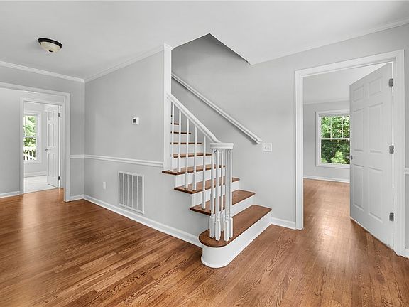 5th image of 105 Knossus Ct