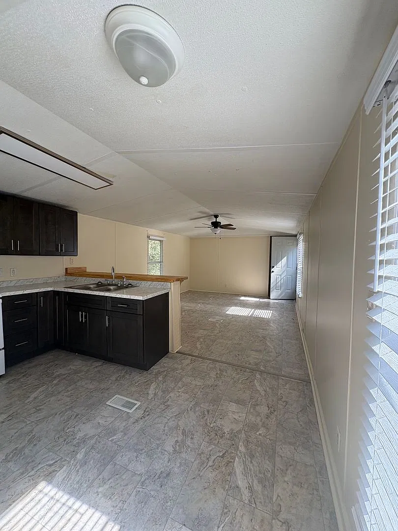 HC32601 — Photo 3
