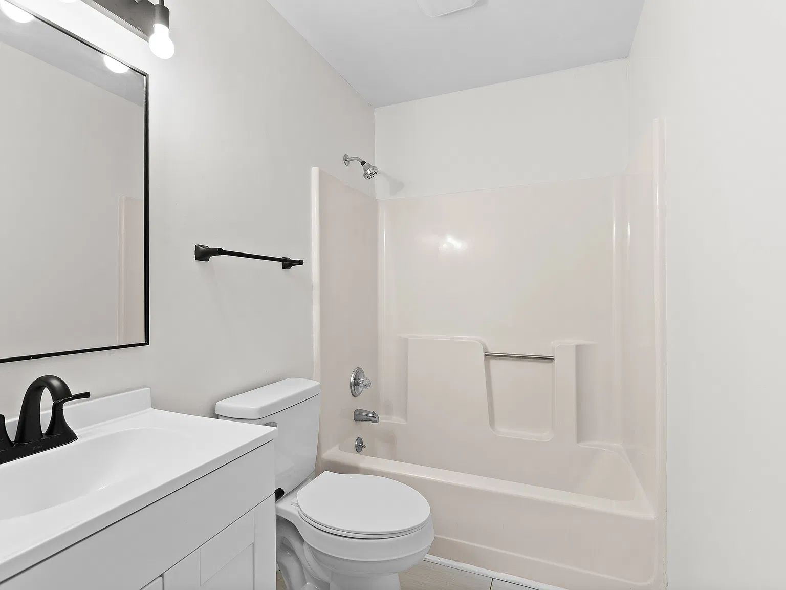 3 bed, 1075 sqft, $1,650 — Photo 3