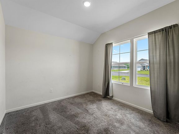 5th image of 393 Garren Ln