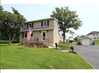 32 Lakeside Rd, Somerset, NJ 08873