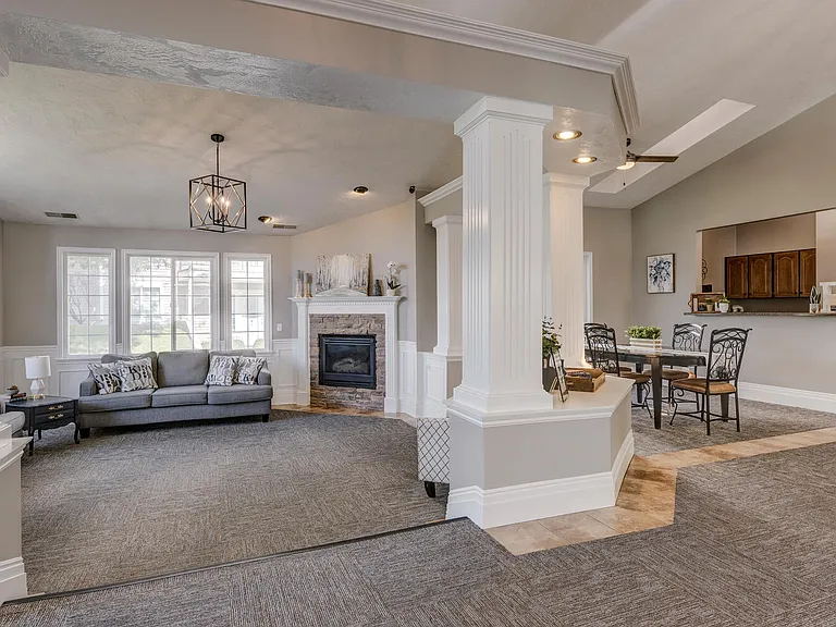 Parkwood Pointe Apartments — Photo 16