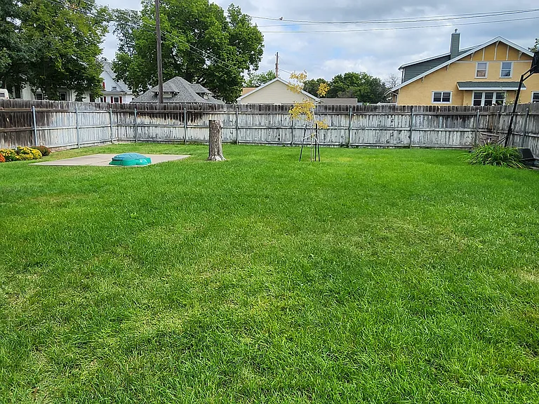 805 W 3rd St — Photo 16