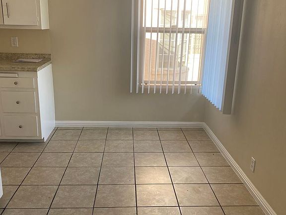 2nd image of 909 E 1st St #4