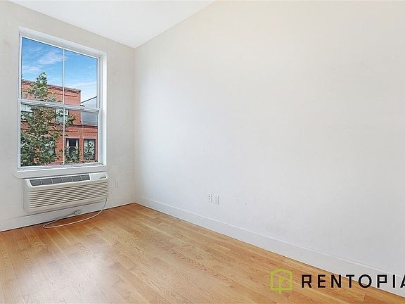 4th image of 28 Meserole St #3D