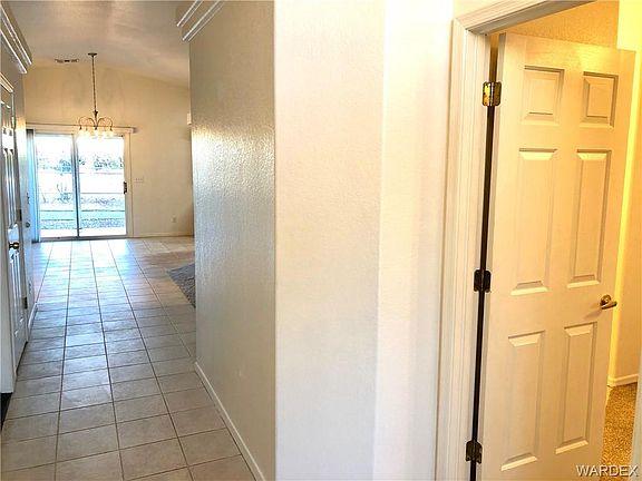 5th image of 935 E John Norman Ln