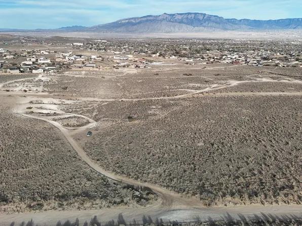 37 9th St NE, Rio Rancho, NM 87124