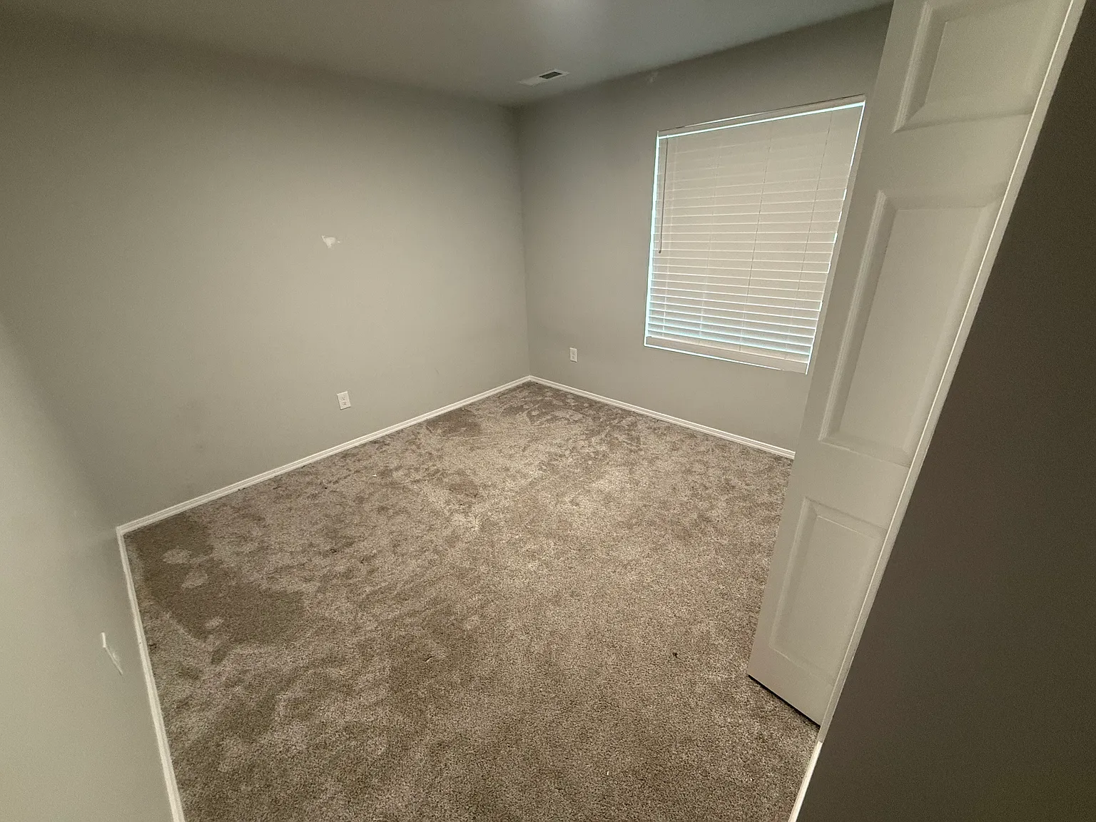 4 bed, 1860 sqft, $3,000 — Photo 3