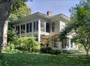 1933 Oakland Dr, Kalamazoo, MI 49008