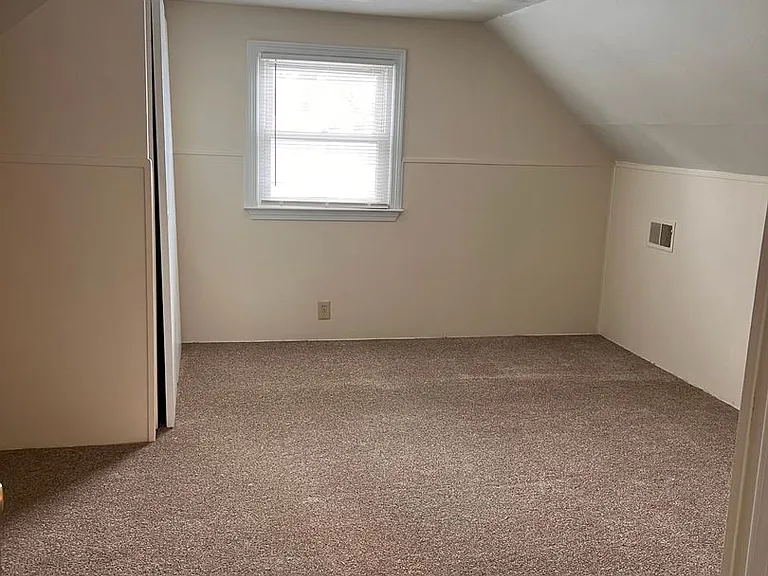 155 N Roanoke Ave — Photo 3
