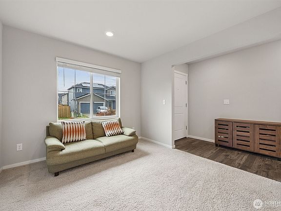 3rd image of 10735 183rd Street E