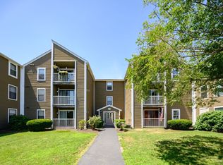 3 Marc Dr APT 3B4, Plymouth, MA 02360