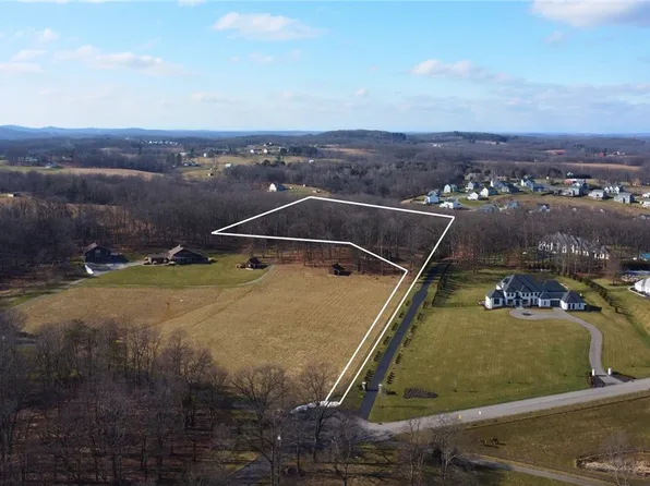 134 Heaven Ln, Mars, PA 16046