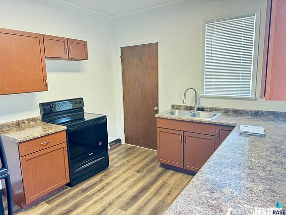 4th image of 807 W 12th St