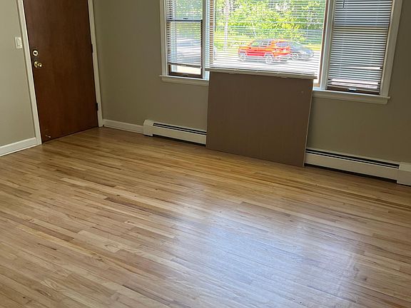 5th image of 52 Pearl St