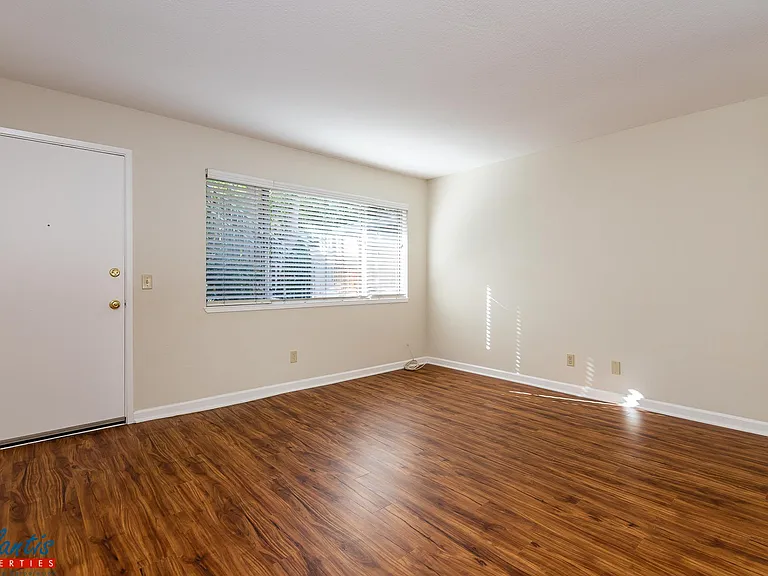 520 Hawthorn Ave #2 — Photo 2