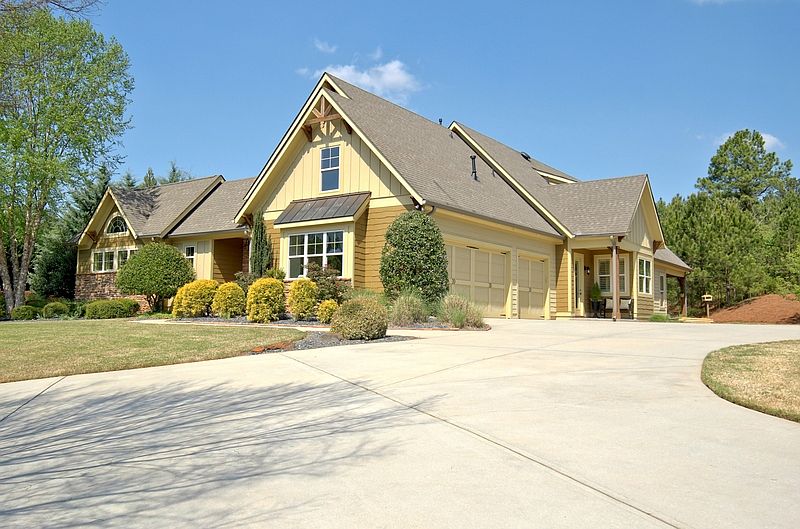 3 car garage; extra parking