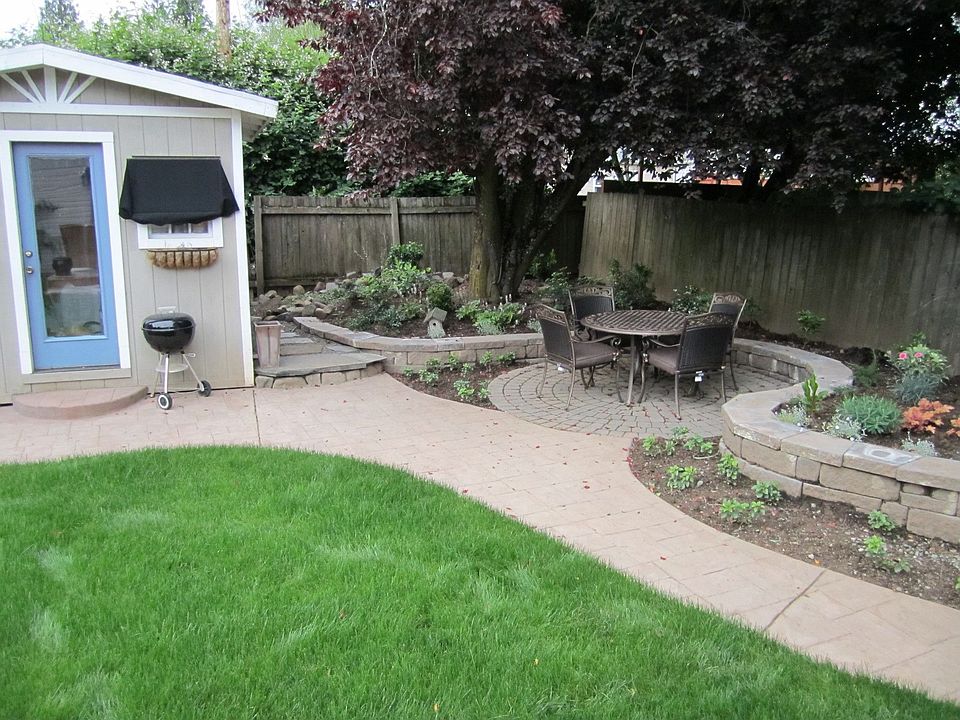 Garden cottage and patio