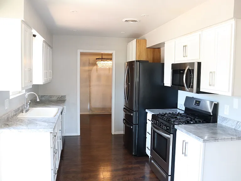 4365 Queens Way — Photo 8