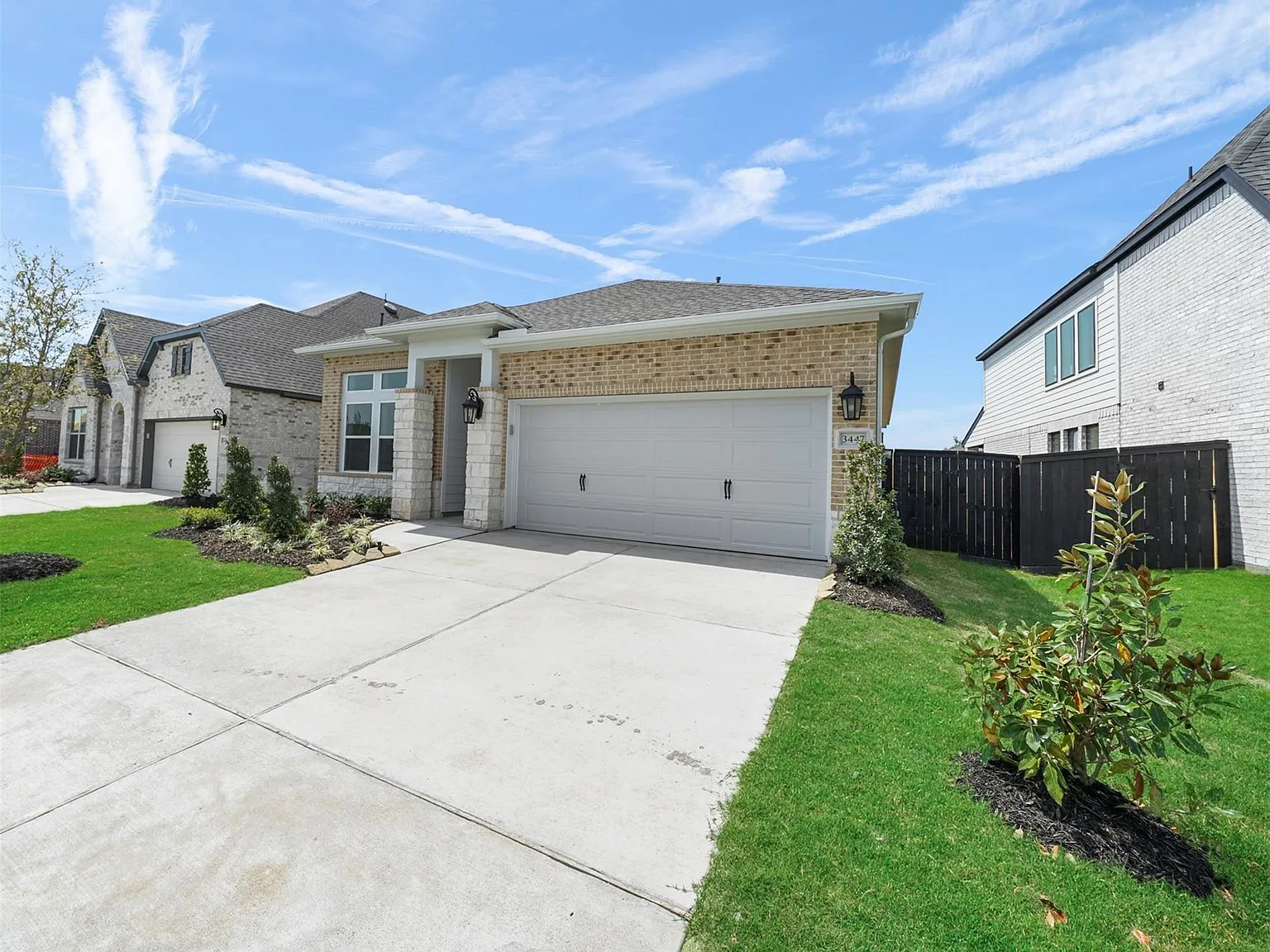 4 bed, 3.0 bath, 2305 sqft, $2,800 — Photo 3
