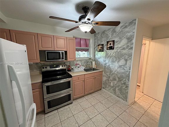 4th image of 4935 SW 101st Ave #1
