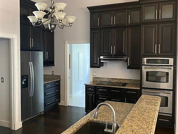 3rd image of 325 Leslie Ln