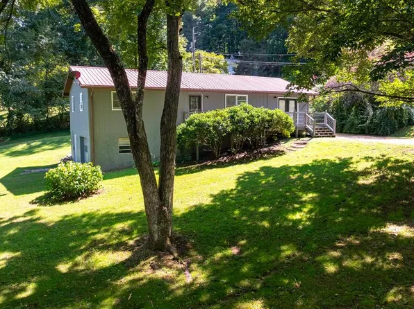 64 Blackberry Ln, Franklin, NC 28734