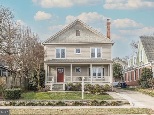 202 Russell Rd, Alexandria, VA 22301