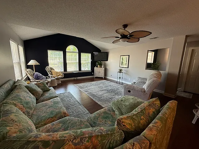 4319 Lotus Ct #F — Photo 9