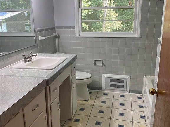 4th image of 1851 Robinhood Dr