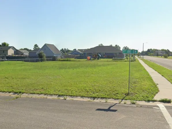 829 9th Ave SW, Perham, MN 56573