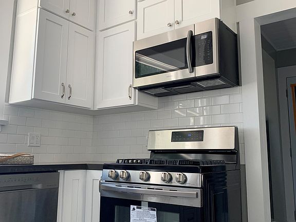 2nd image of 7643 Greenleaf Ave