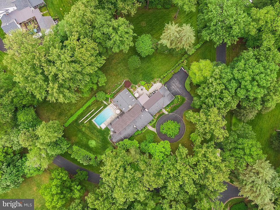 2nd image of 10900 Pleasant Hill Dr