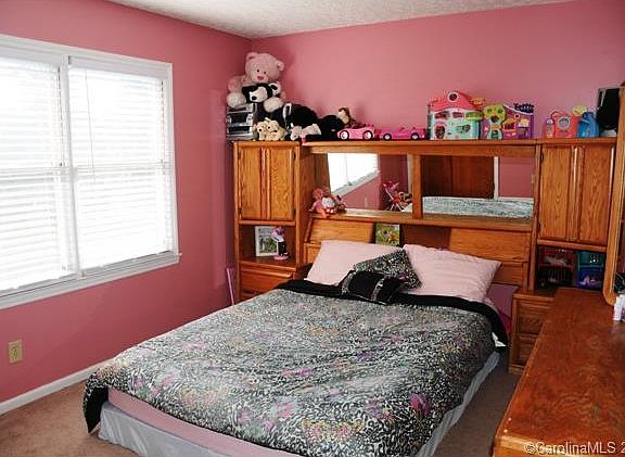 4th image of 1590 Gloster Ln