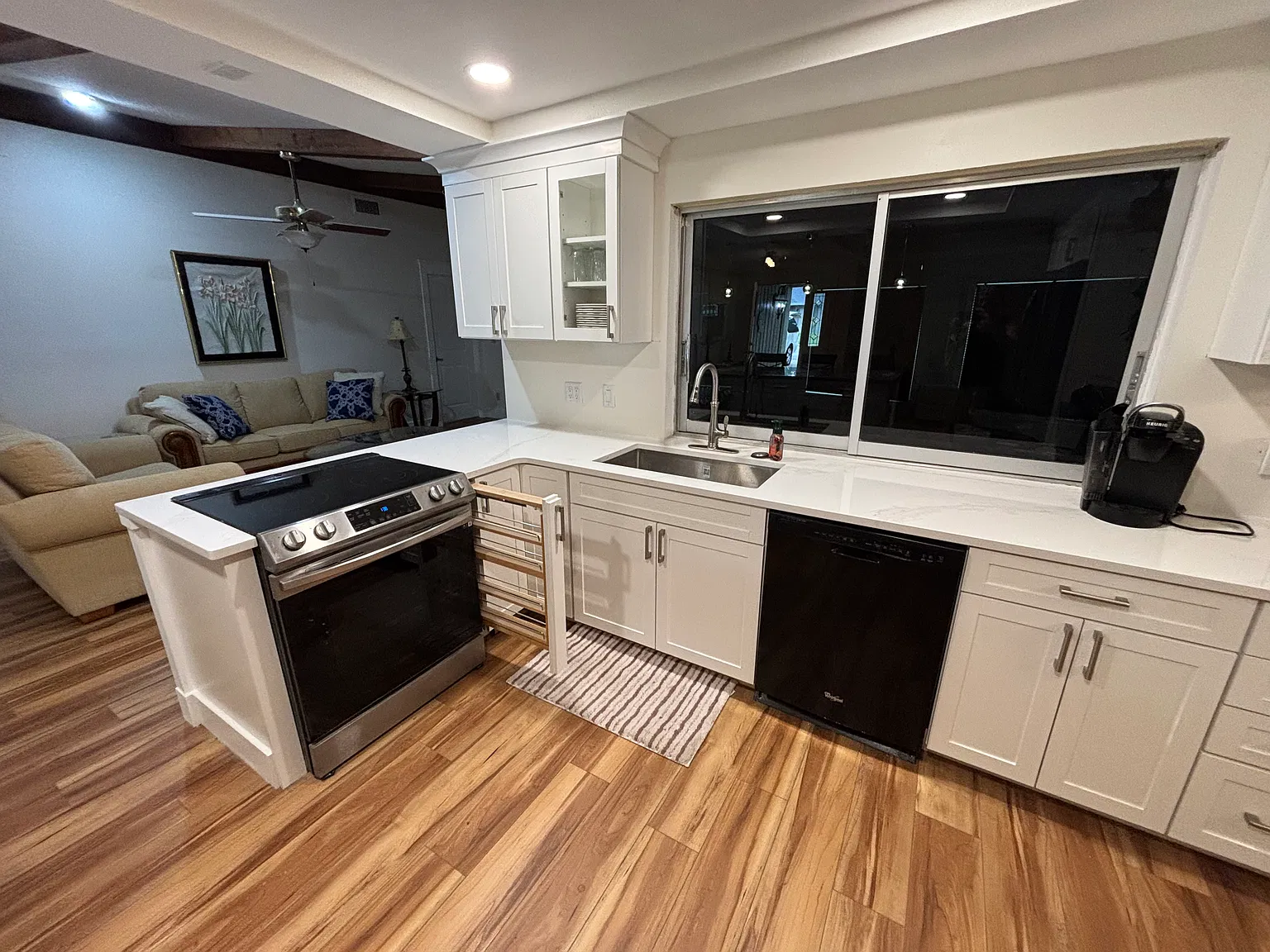 3 bed, 2300 sqft, $3,700 — Photo 4