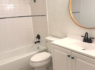 402 Cornell Dr SE #3, Albuquerque, NM 87106