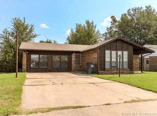 313 N Cedar St, Jenks, OK 74037