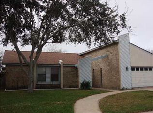 1811 Live Oak Dr, Portland, TX 78374