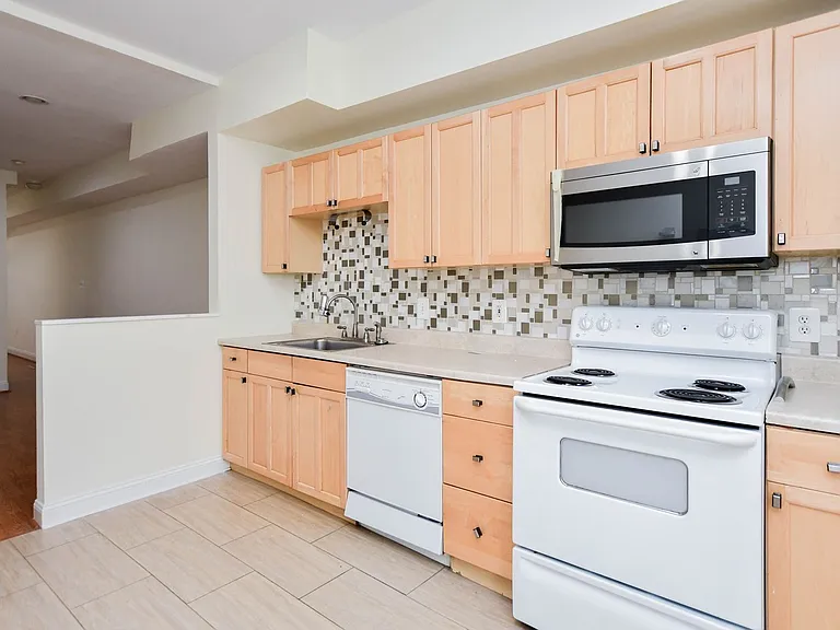 1651 Gales St NE — Photo 10