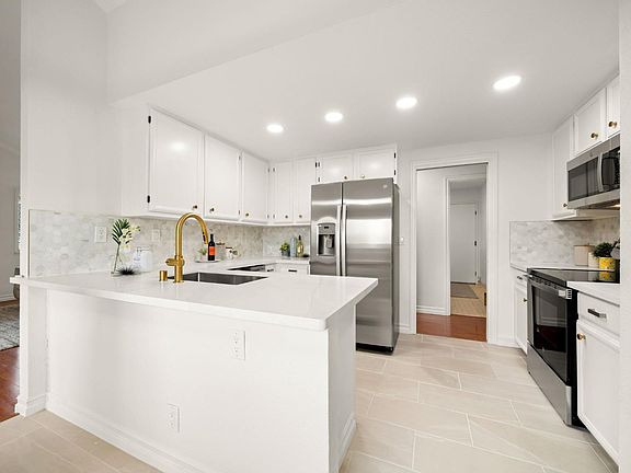 2nd image of 3203 Lamond Ct