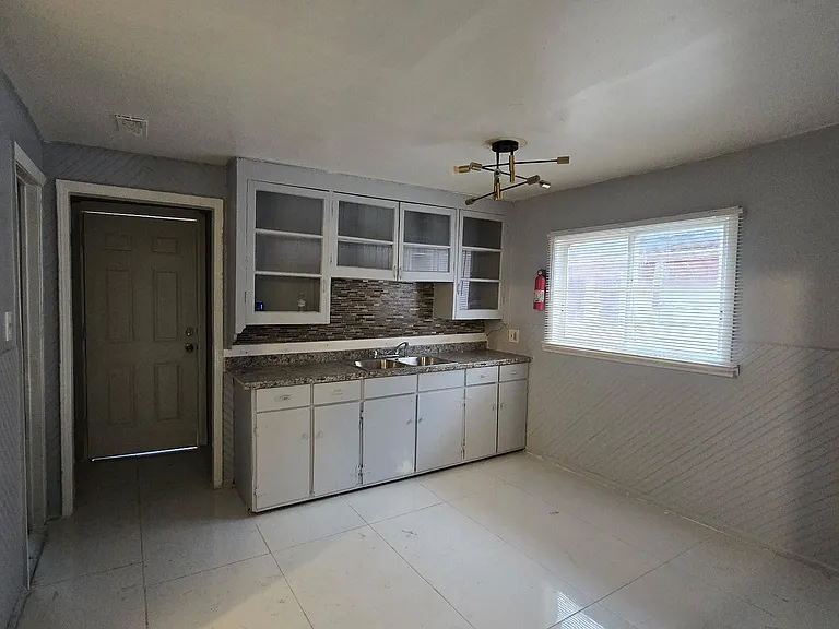 19 Wood Ave #2 — Photo 1