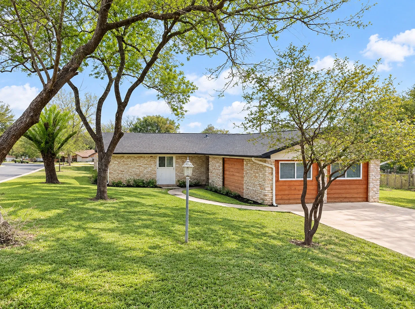 3 bed, 1674 sqft, $2,595 — Photo 1